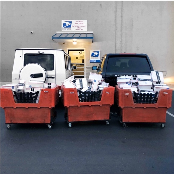 • SHOP MY LOOKS! • - Picture 4 of 4